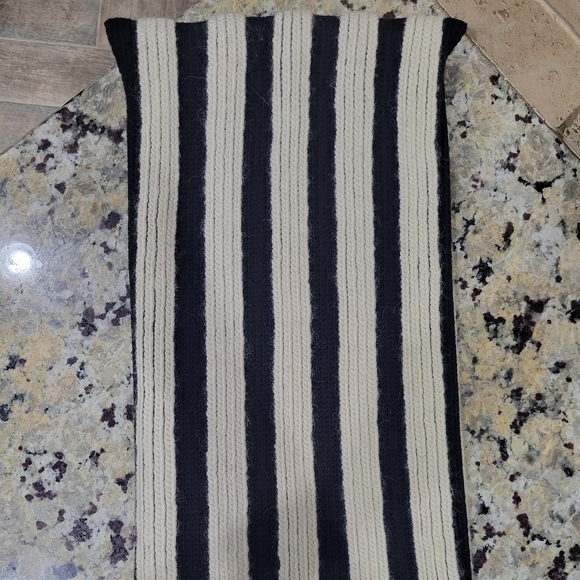 Limited Edition Coach Runway Scarf-NWOT - Picture 2 of 5